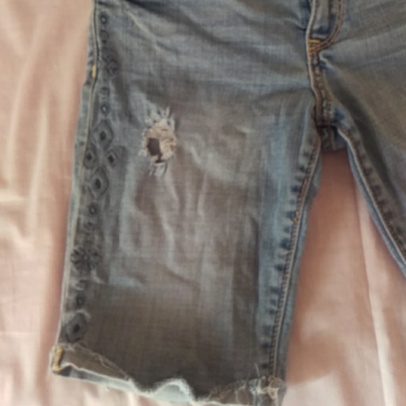 Abercrombie distressed denim cut off shorts - Picture 3 of 7